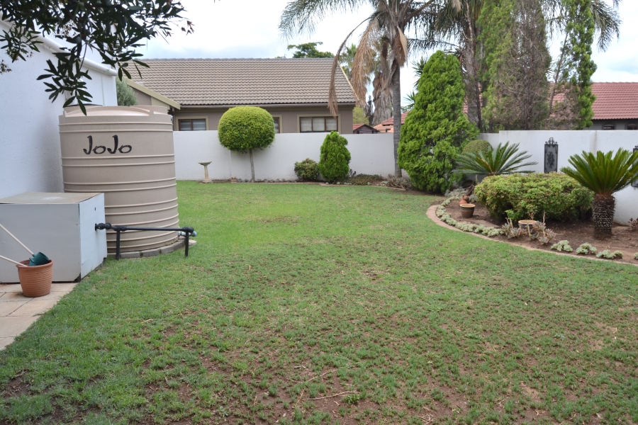 3 Bedroom Property for Sale in Thatchfield Estate Gauteng