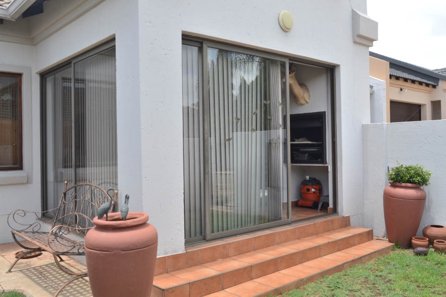 3 Bedroom Property for Sale in Thatchfield Estate Gauteng