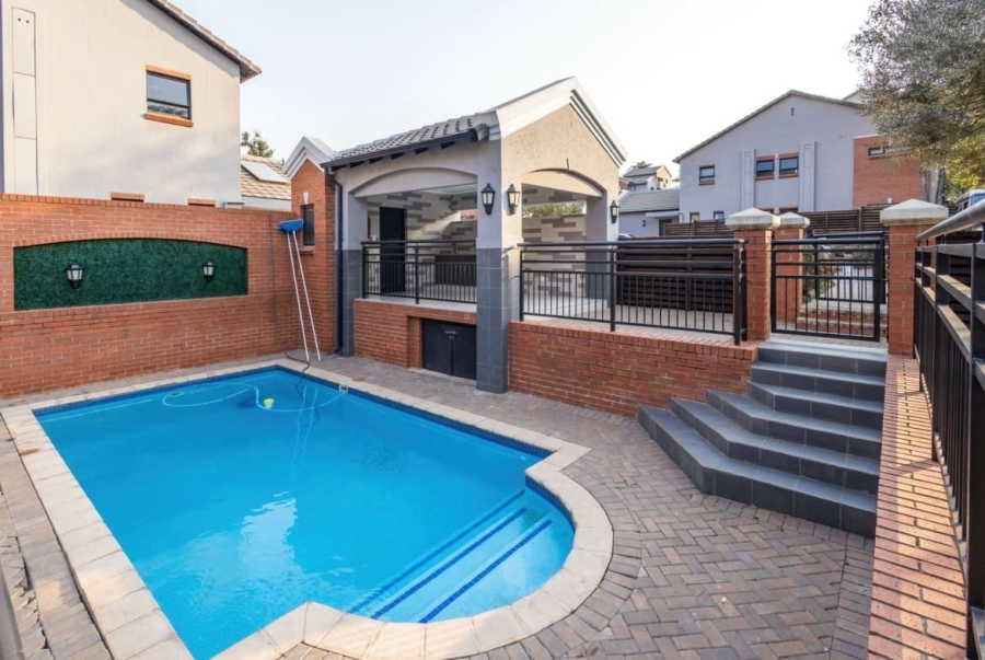 To Let 1 Bedroom Property for Rent in Bryanston Gauteng