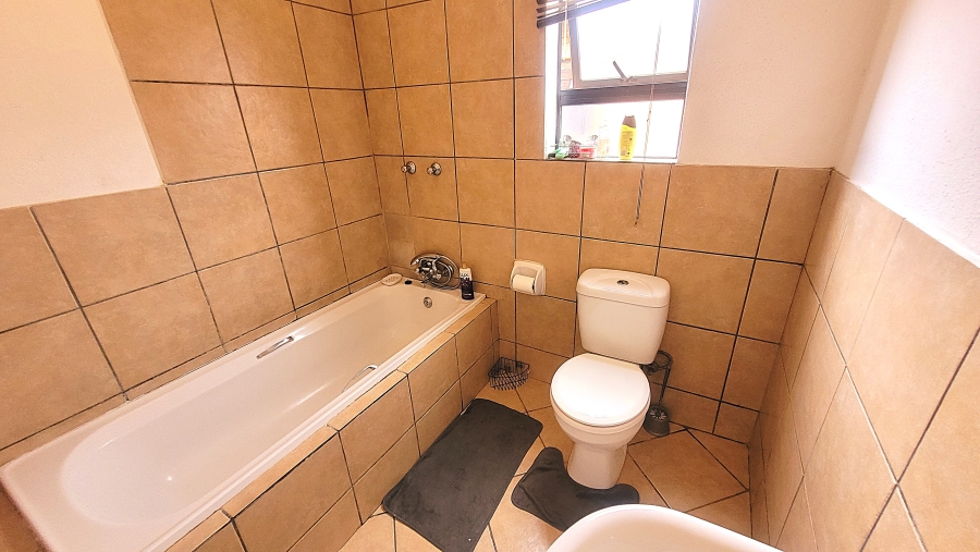 To Let 2 Bedroom Property for Rent in Albertsdal Gauteng