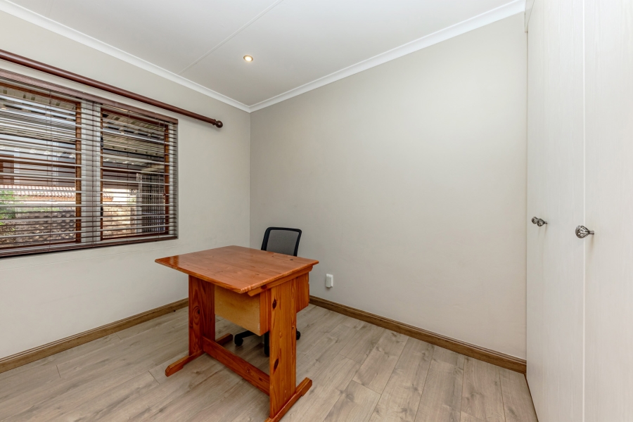 3 Bedroom Property for Sale in Ruimsig Gauteng