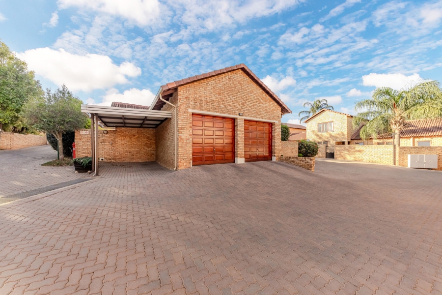 3 Bedroom Property for Sale in Ruimsig Gauteng