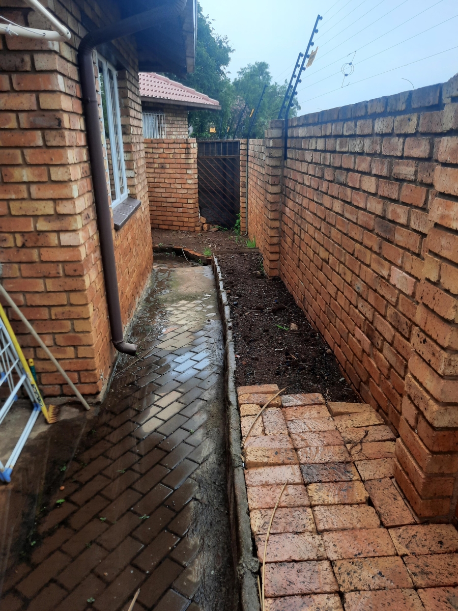 To Let 2 Bedroom Property for Rent in Birchleigh North Gauteng