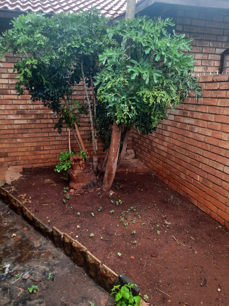 To Let 2 Bedroom Property for Rent in Birchleigh North Gauteng