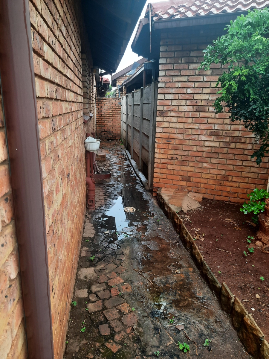 To Let 2 Bedroom Property for Rent in Birchleigh North Gauteng