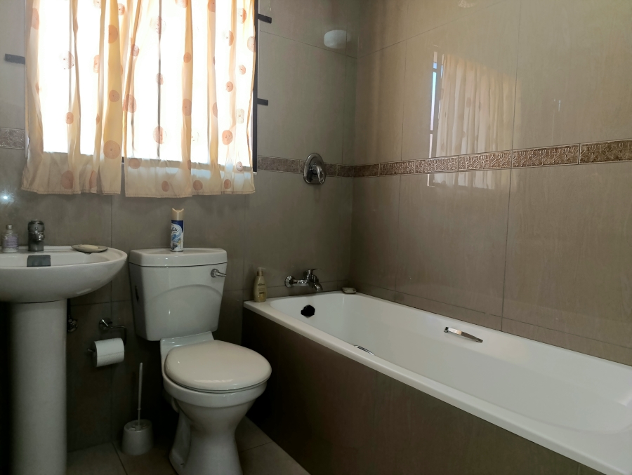 2 Bedroom Property for Sale in Halfway Gardens Gauteng