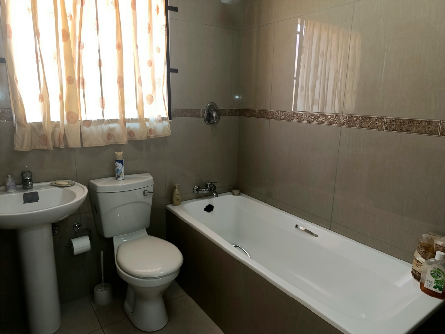 2 Bedroom Property for Sale in Halfway Gardens Gauteng