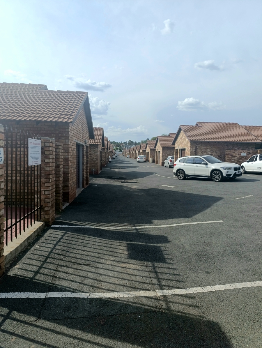 2 Bedroom Property for Sale in Halfway Gardens Gauteng