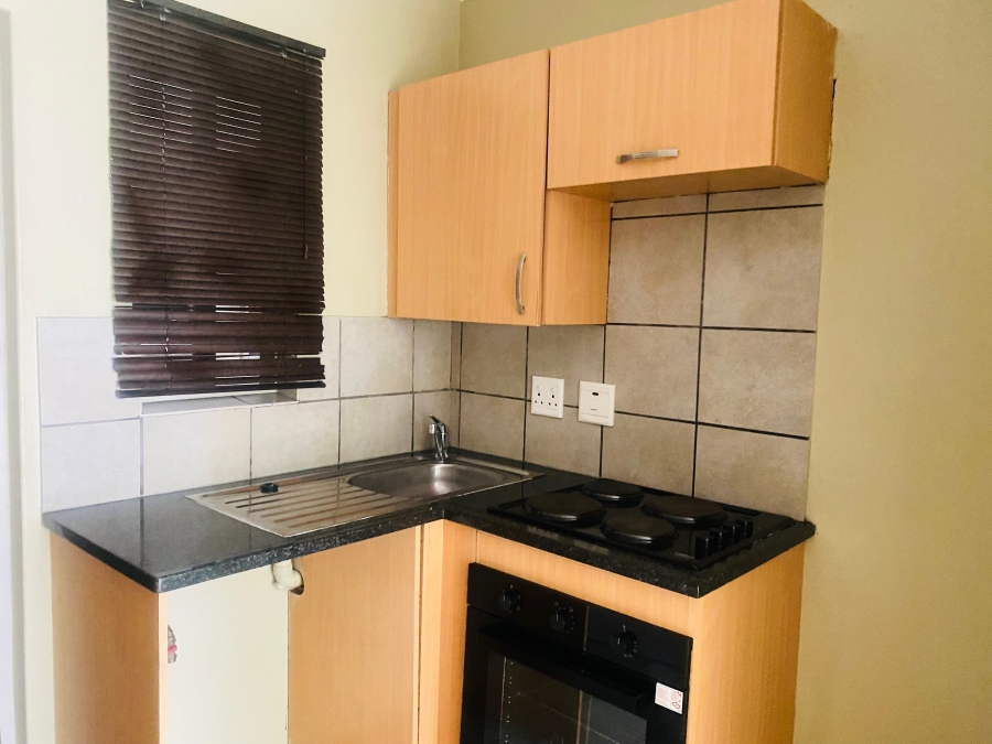 To Let 1 Bedroom Property for Rent in Braamfontein Gauteng