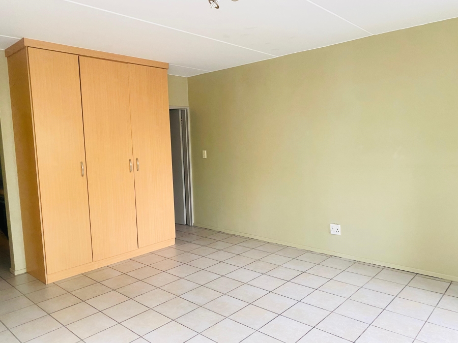 To Let 1 Bedroom Property for Rent in Braamfontein Gauteng