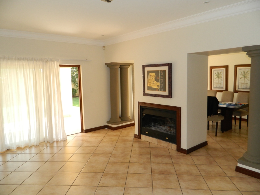 To Let 4 Bedroom Property for Rent in Silver Lakes Golf Estate Gauteng