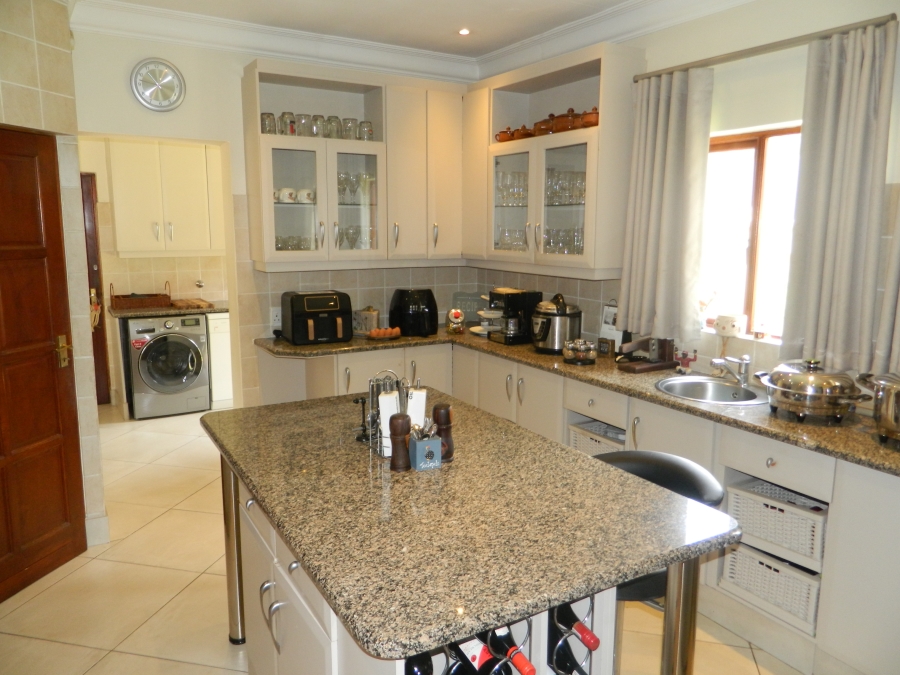 To Let 4 Bedroom Property for Rent in Silver Lakes Golf Estate Gauteng