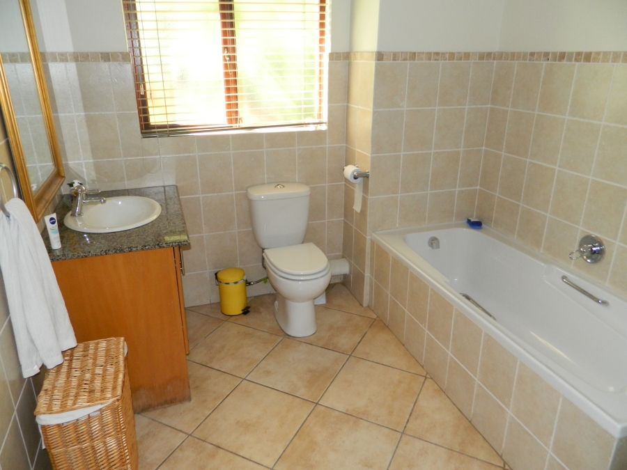 To Let 4 Bedroom Property for Rent in Silver Lakes Golf Estate Gauteng