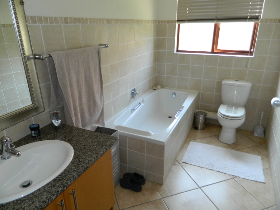 To Let 4 Bedroom Property for Rent in Silver Lakes Golf Estate Gauteng