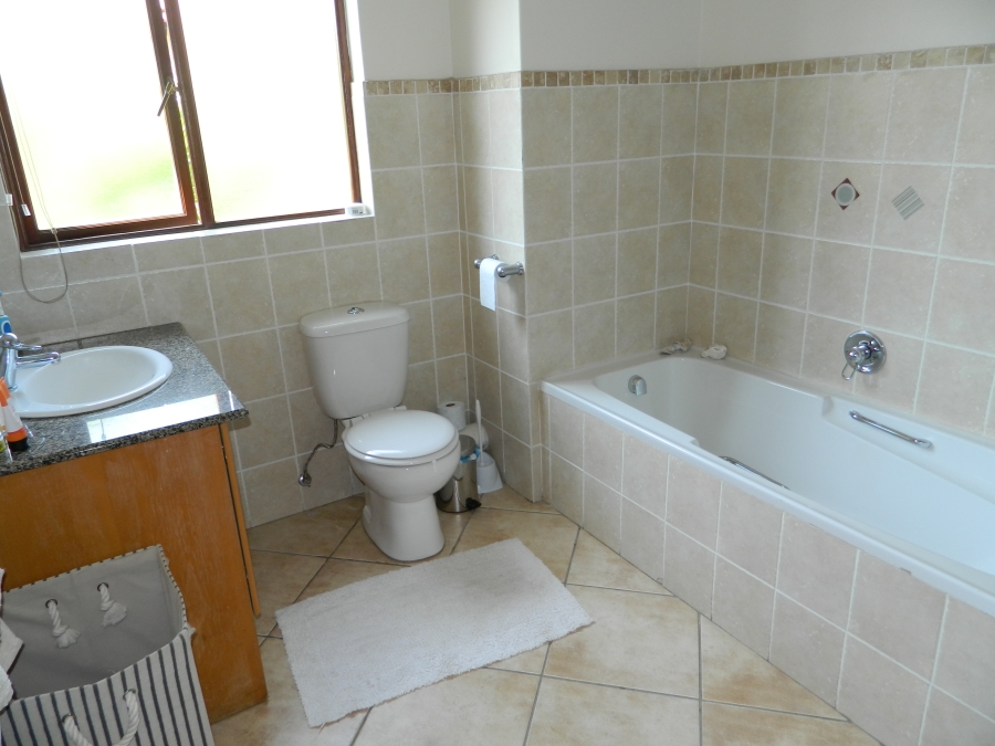 To Let 4 Bedroom Property for Rent in Silver Lakes Golf Estate Gauteng