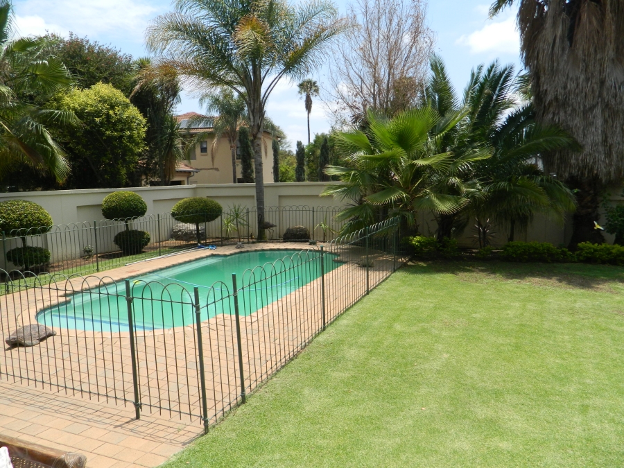 To Let 4 Bedroom Property for Rent in Silver Lakes Golf Estate Gauteng