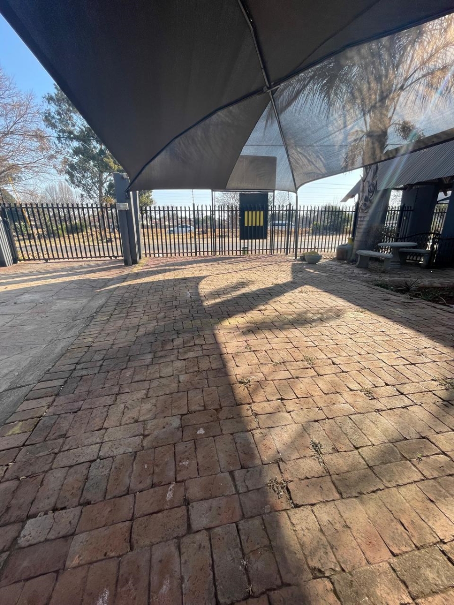 To Let commercial Property for Rent in Clubview Gauteng