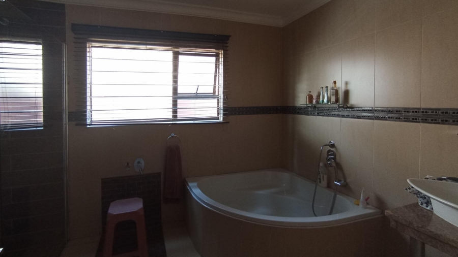 6 Bedroom Property for Sale in Florida Park Gauteng