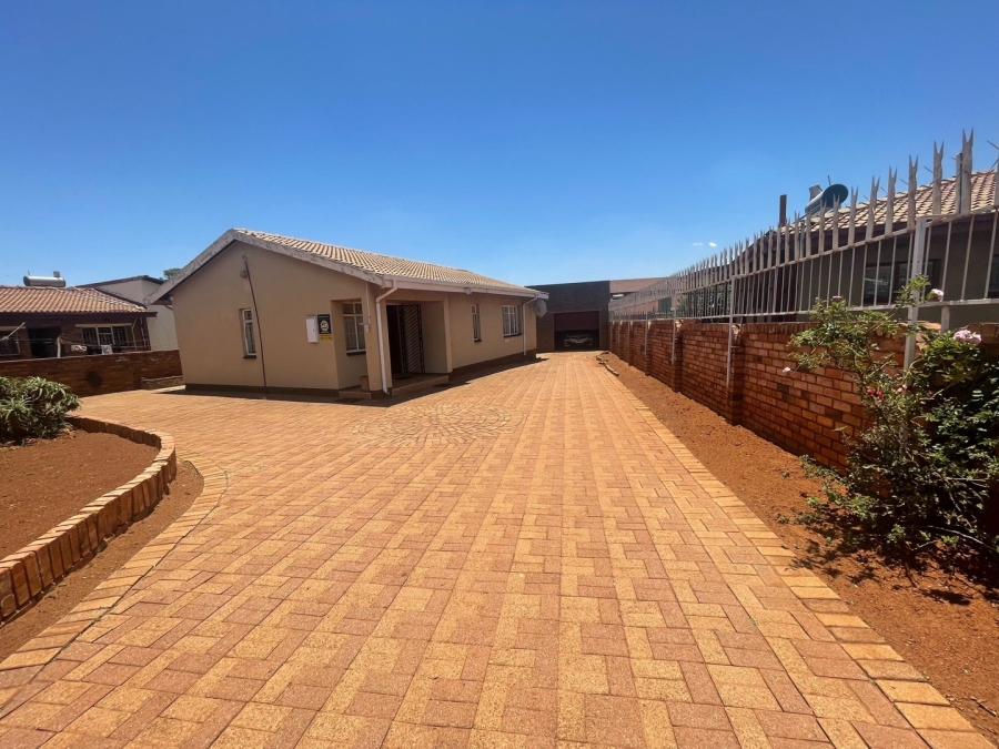 2 Bedroom Property for Sale in Lenasia Ext 10 Gauteng