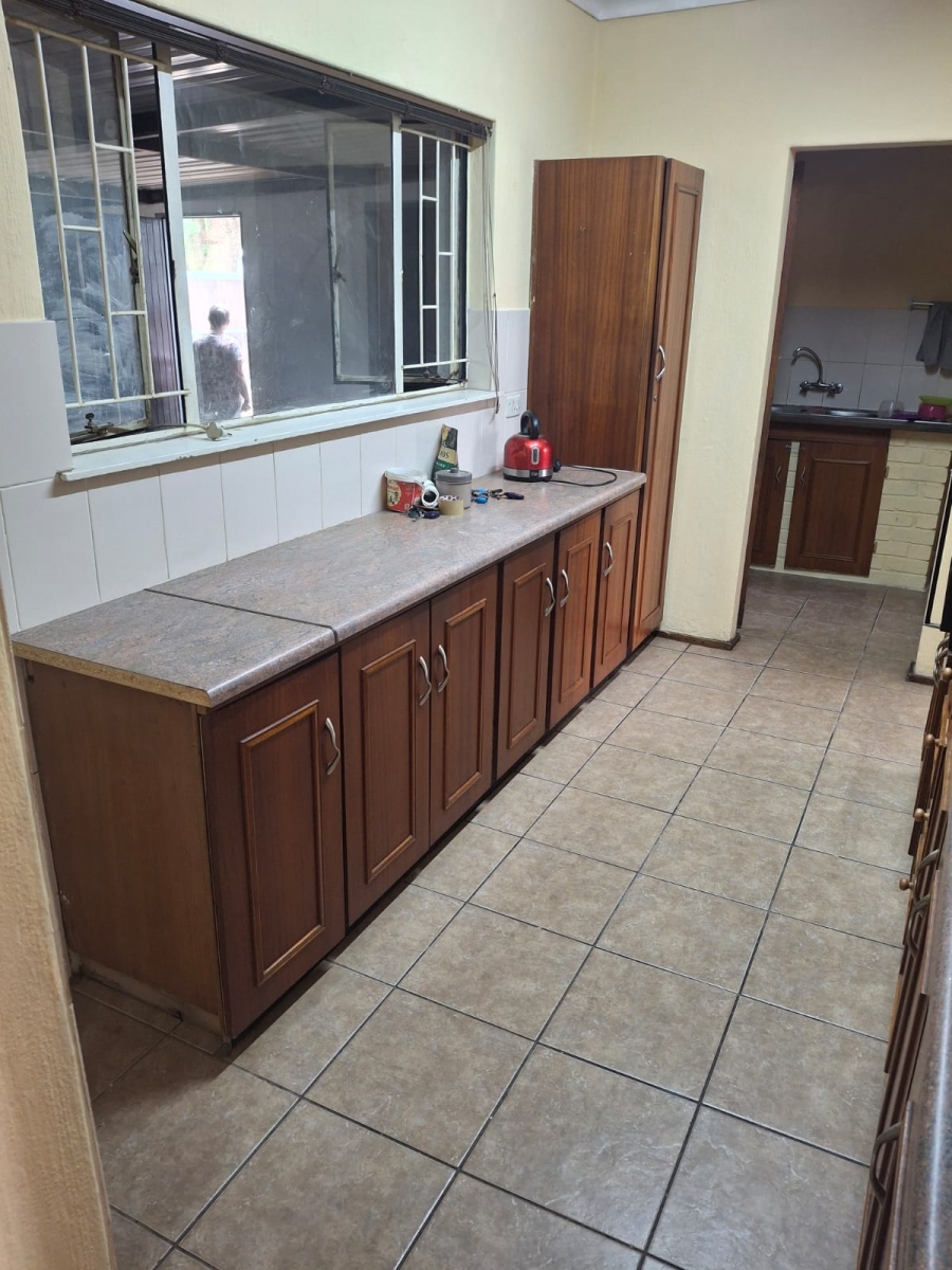 To Let 4 Bedroom Property for Rent in Crystal Park Gauteng