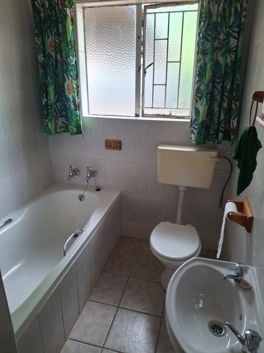 To Let 4 Bedroom Property for Rent in Crystal Park Gauteng