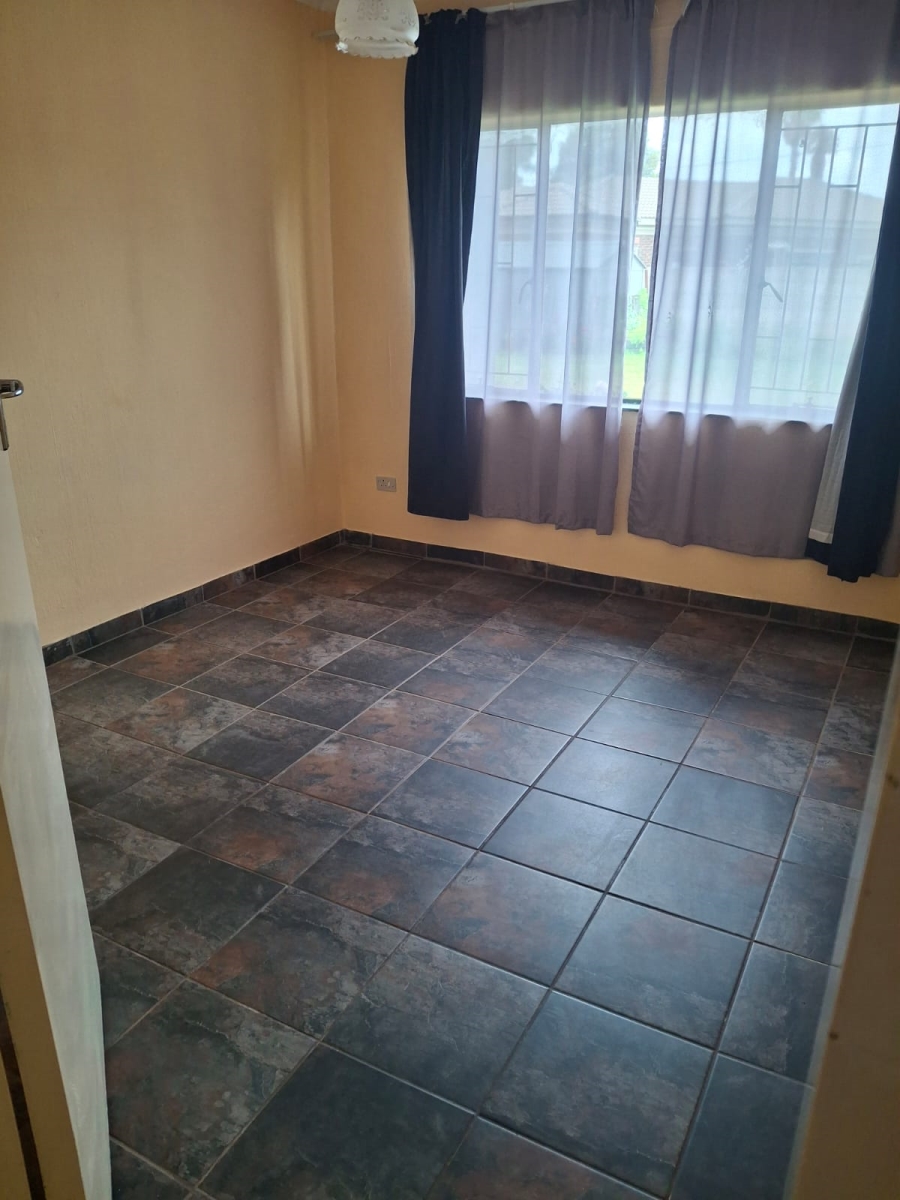 To Let 4 Bedroom Property for Rent in Crystal Park Gauteng