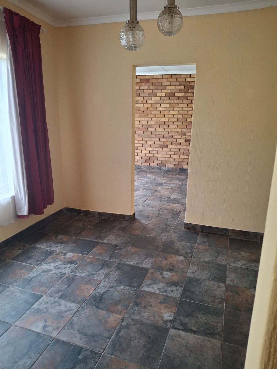 To Let 4 Bedroom Property for Rent in Crystal Park Gauteng