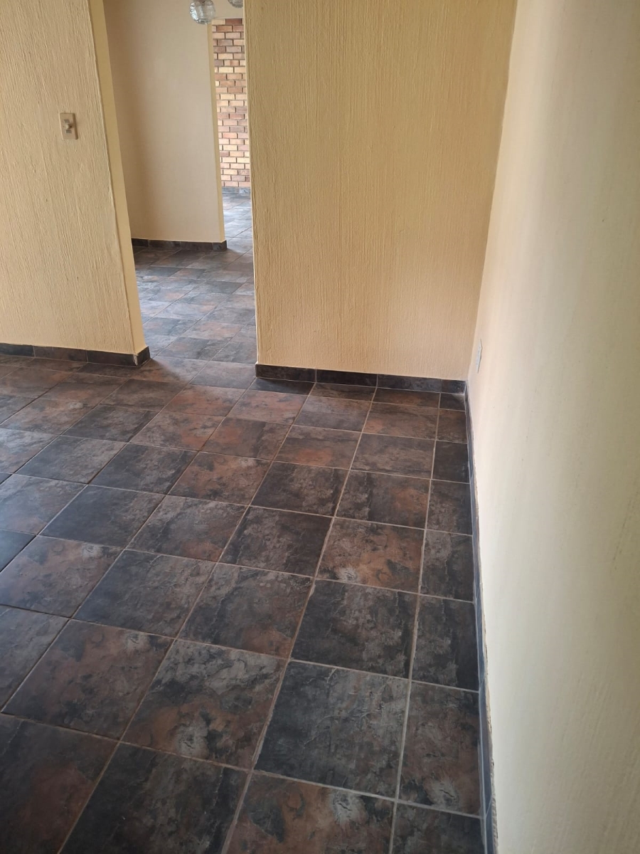 To Let 4 Bedroom Property for Rent in Crystal Park Gauteng