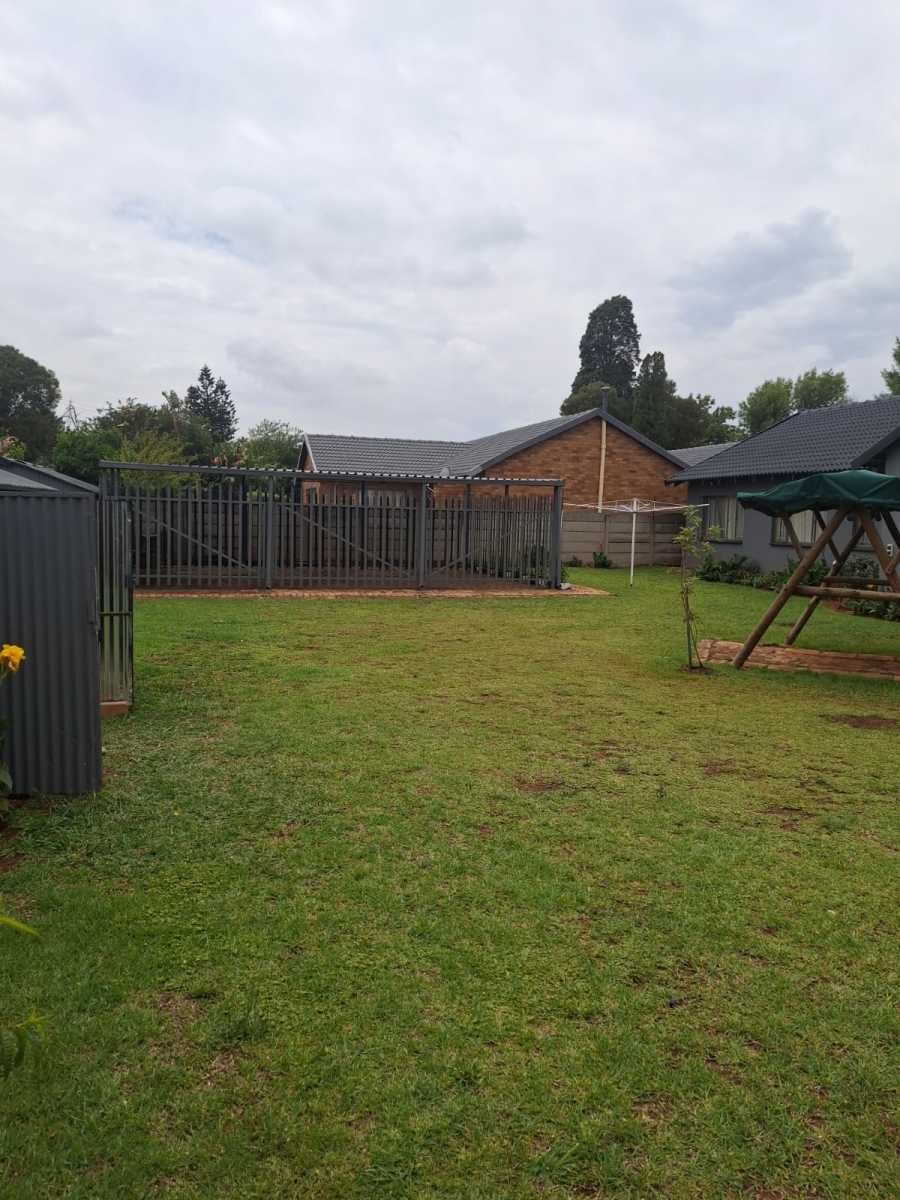 To Let 4 Bedroom Property for Rent in Crystal Park Gauteng