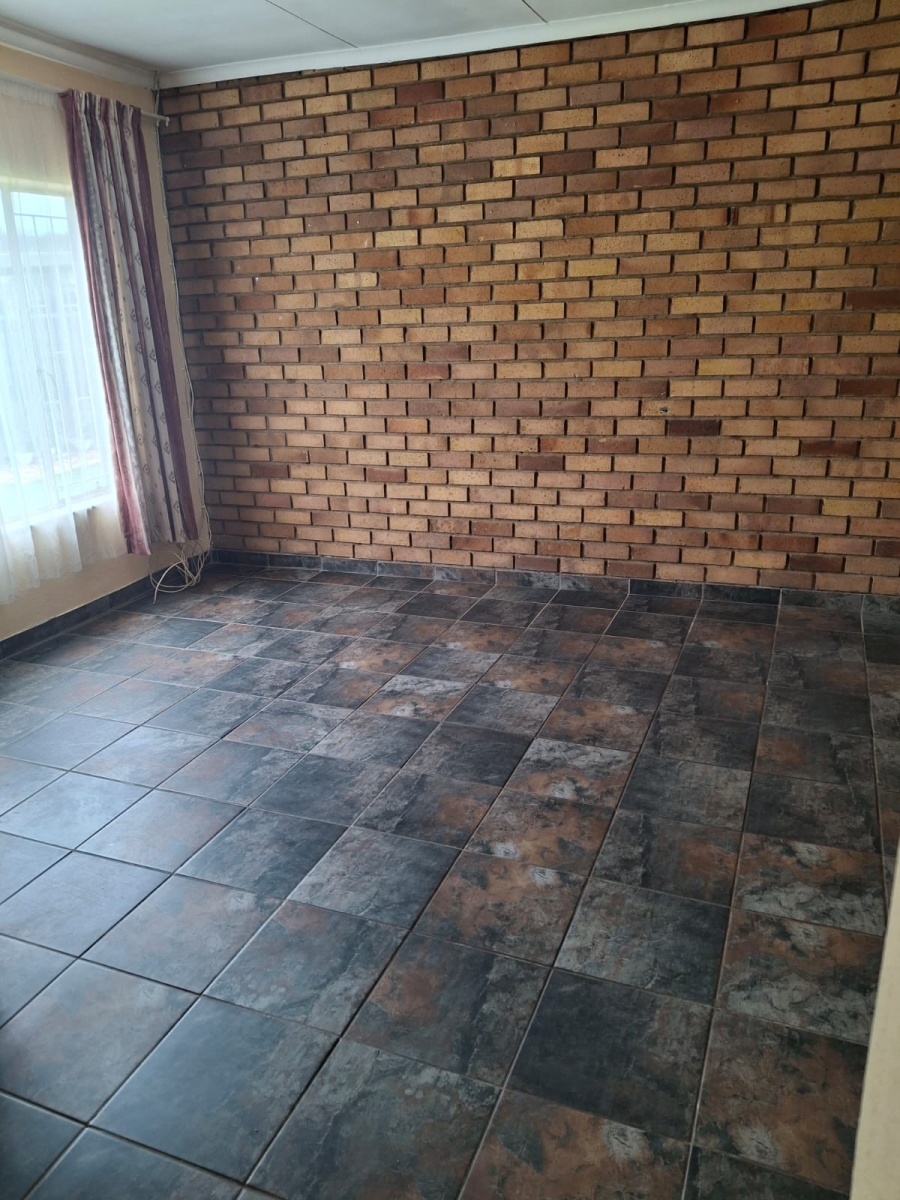 To Let 4 Bedroom Property for Rent in Crystal Park Gauteng