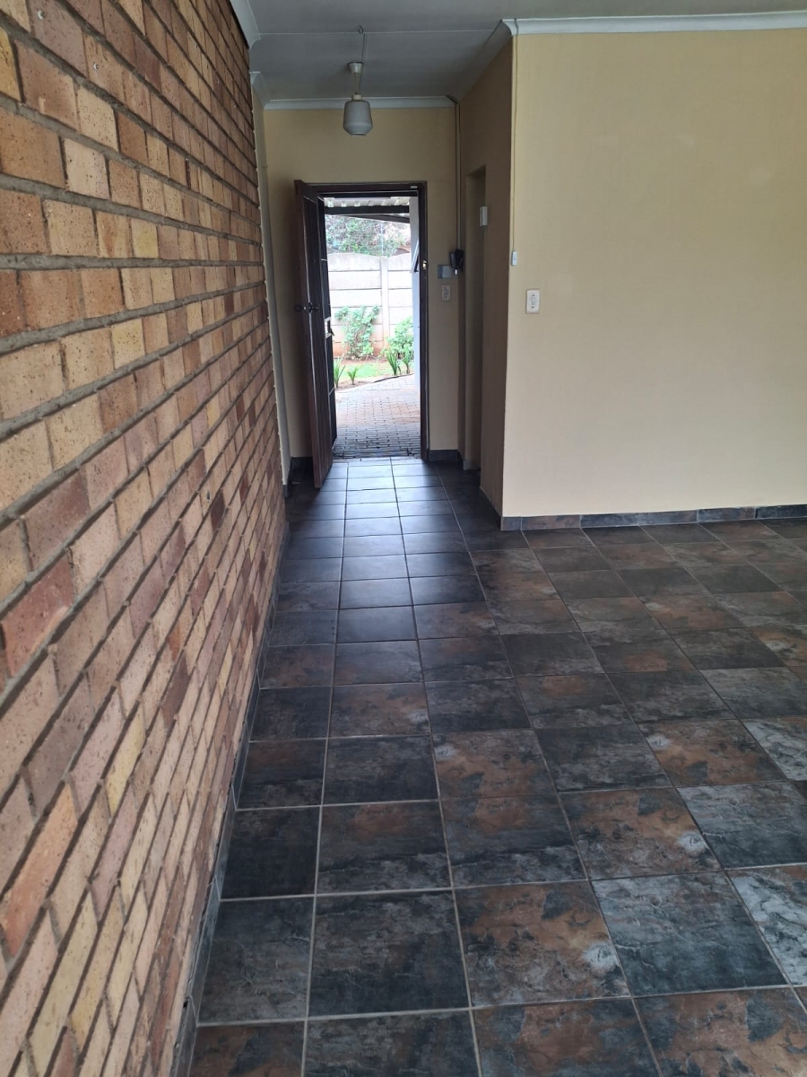 To Let 4 Bedroom Property for Rent in Crystal Park Gauteng