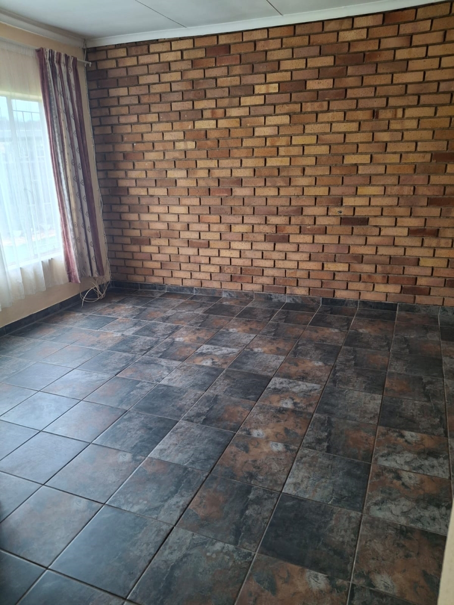 To Let 4 Bedroom Property for Rent in Crystal Park Gauteng