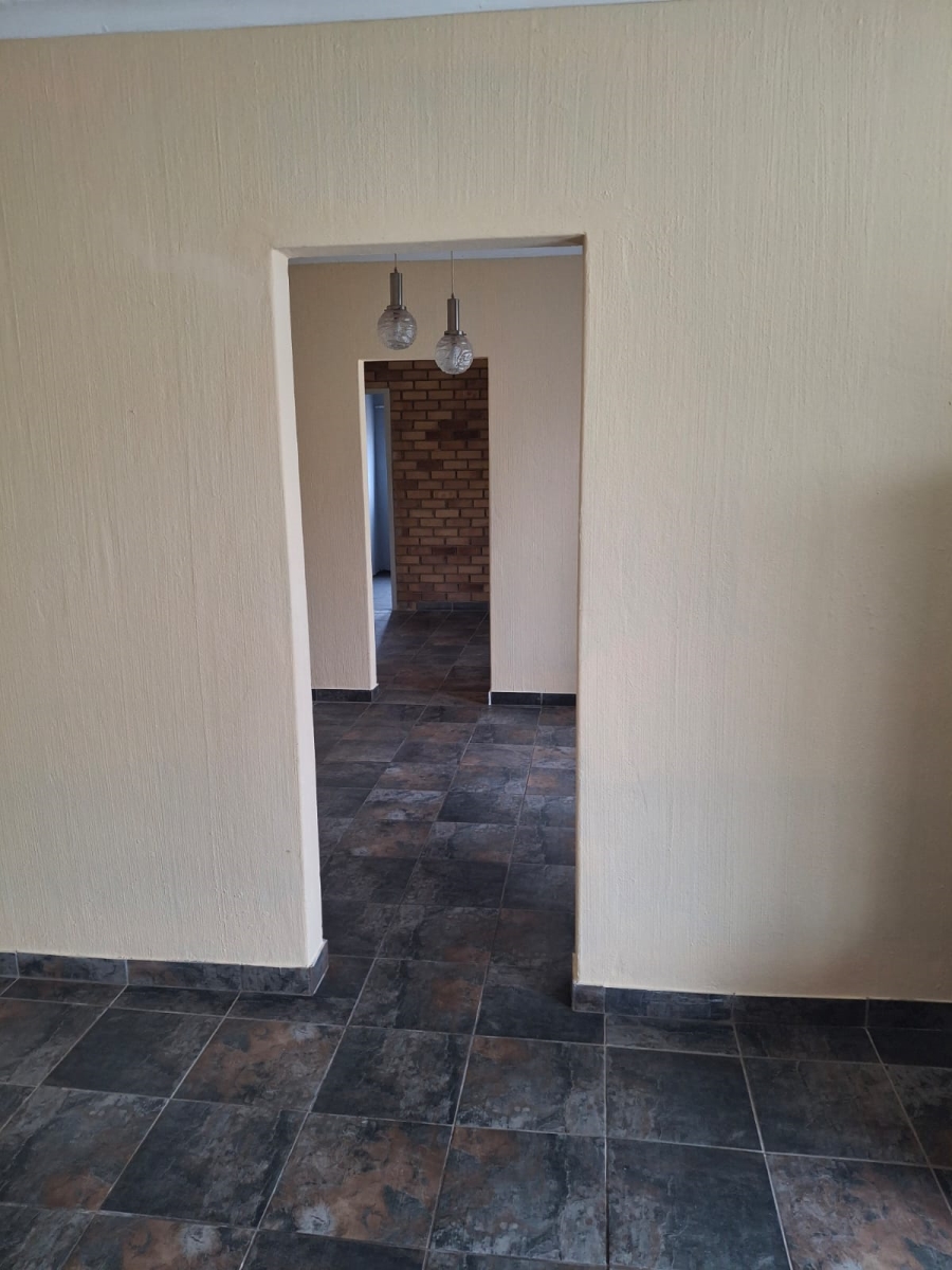 To Let 4 Bedroom Property for Rent in Crystal Park Gauteng