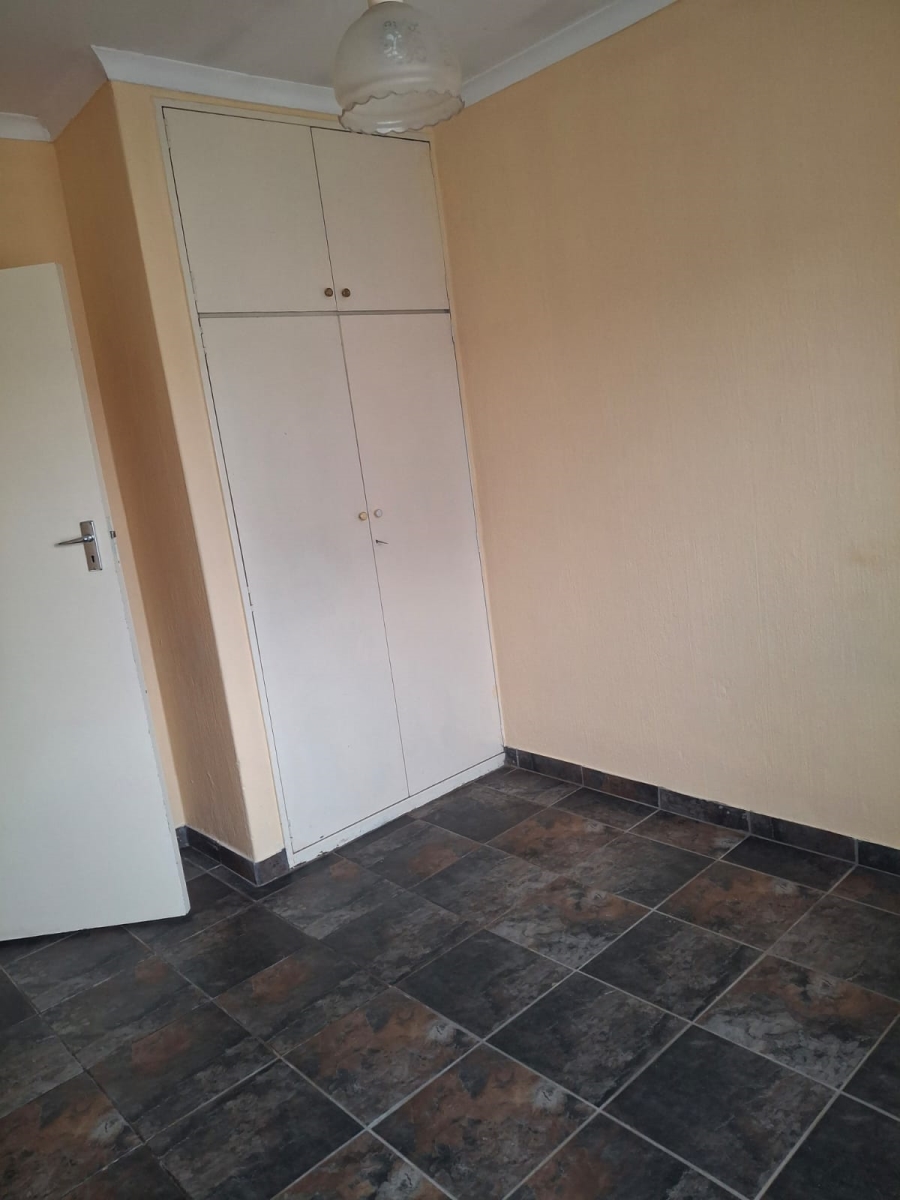 To Let 4 Bedroom Property for Rent in Crystal Park Gauteng