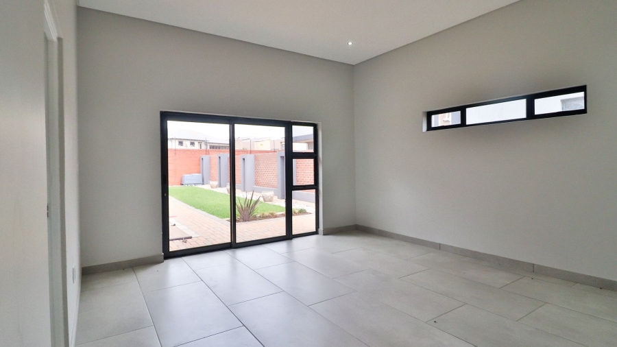 5 Bedroom Property for Sale in Swallow Hills Lifestyle Estate Gauteng