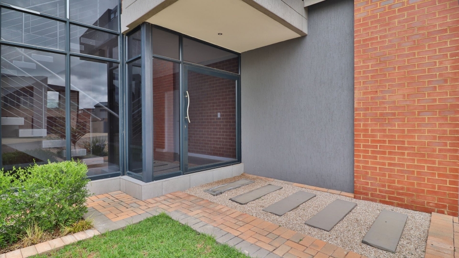 5 Bedroom Property for Sale in Swallow Hills Lifestyle Estate Gauteng