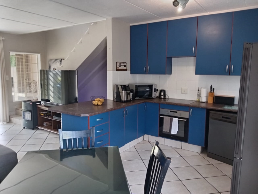 To Let 2 Bedroom Property for Rent in Halfway Gardens Gauteng