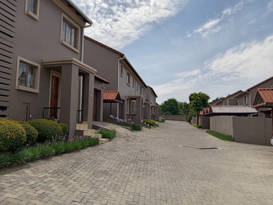 To Let 2 Bedroom Property for Rent in Halfway Gardens Gauteng