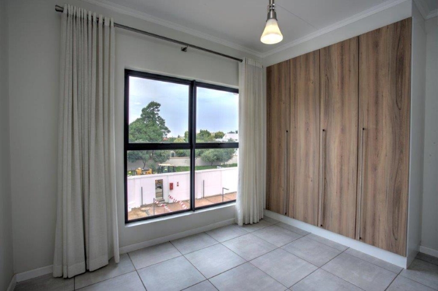 2 Bedroom Property for Sale in Crowthorne AH Gauteng