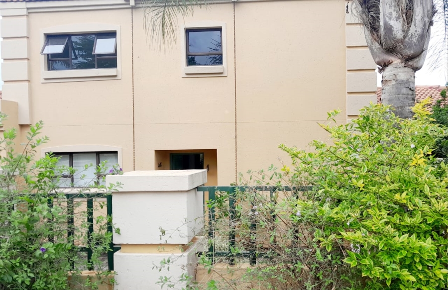 To Let 3 Bedroom Property for Rent in Featherbrooke Estate Gauteng