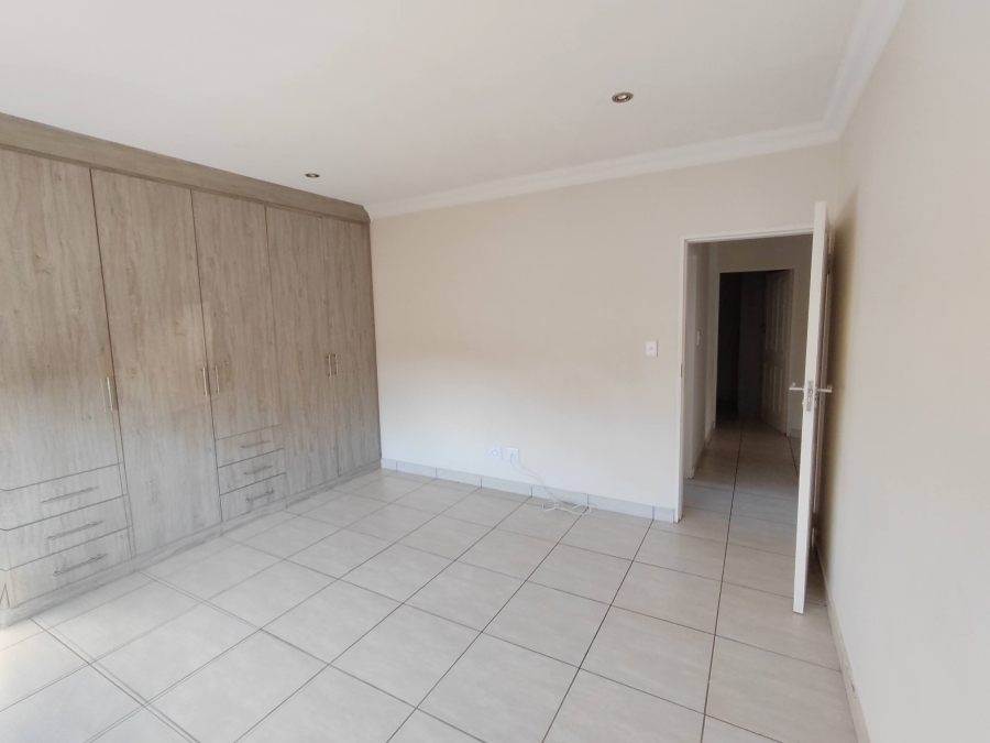 To Let 5 Bedroom Property for Rent in Montana Gauteng