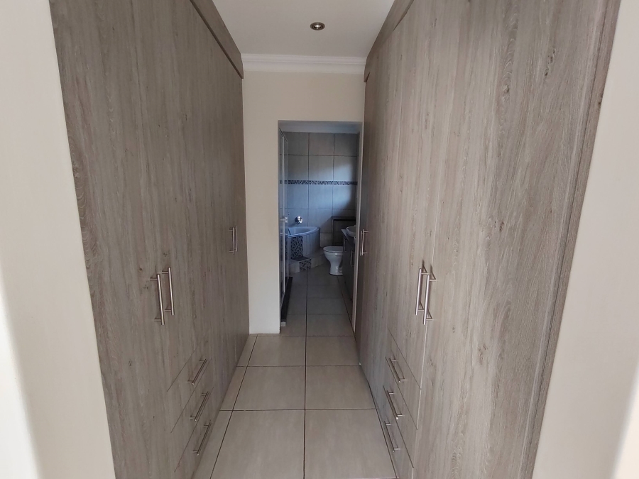 To Let 5 Bedroom Property for Rent in Montana Gauteng