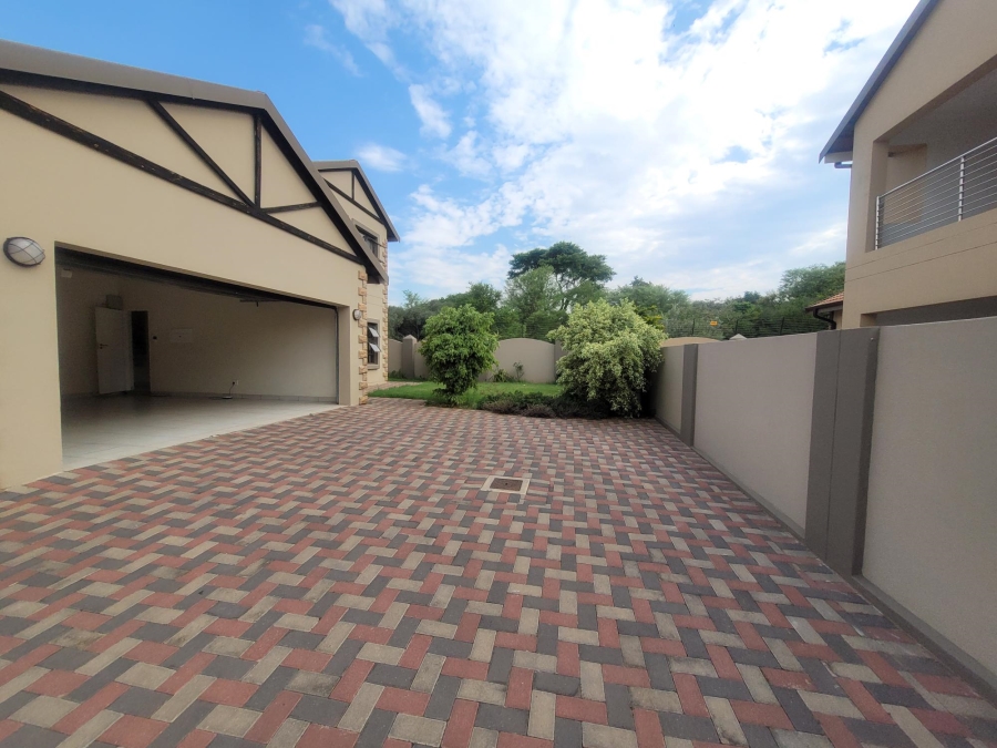 To Let 5 Bedroom Property for Rent in Montana Gauteng