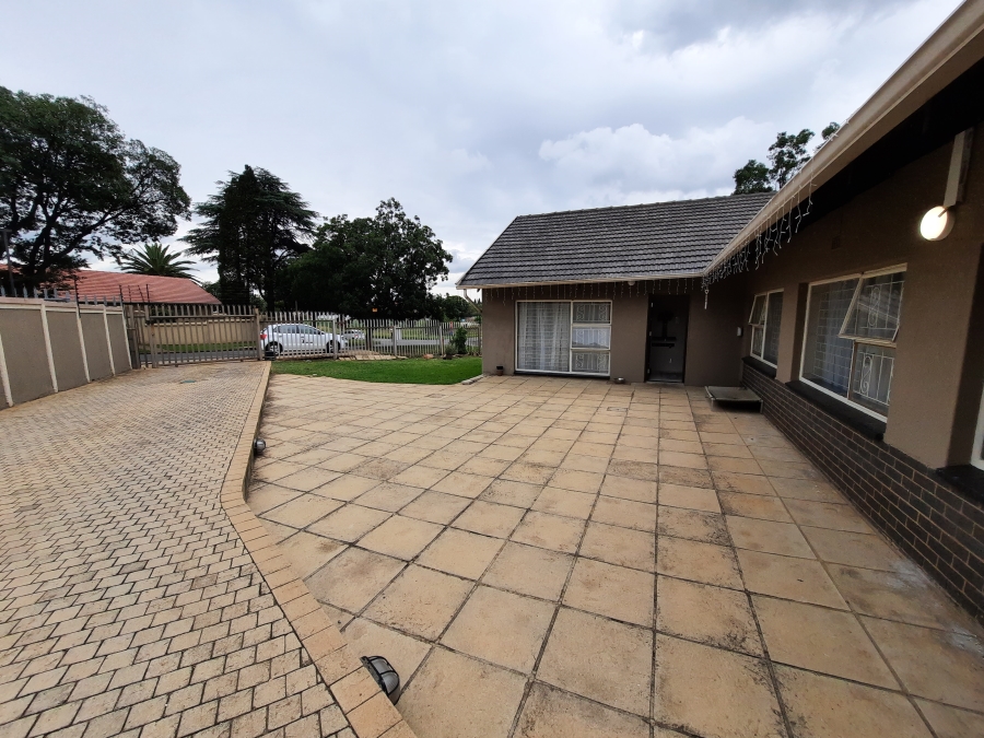 4 Bedroom Property for Sale in Ravensklip Gauteng