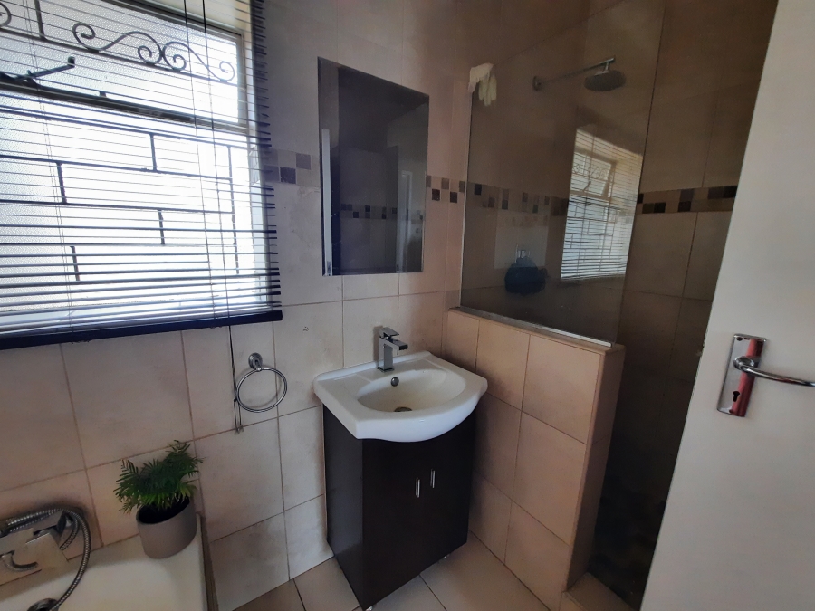 4 Bedroom Property for Sale in Ravensklip Gauteng