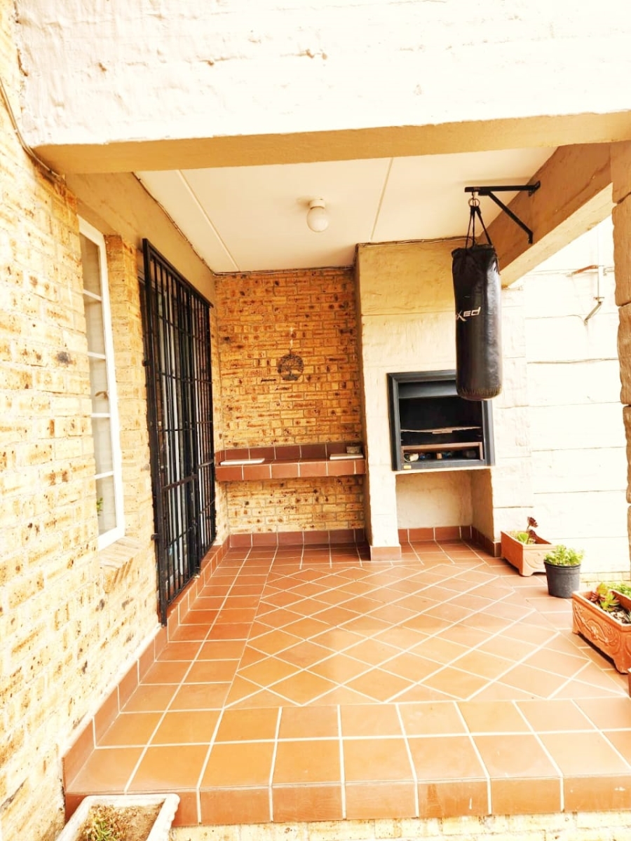 To Let 3 Bedroom Property for Rent in Noordwyk Gauteng