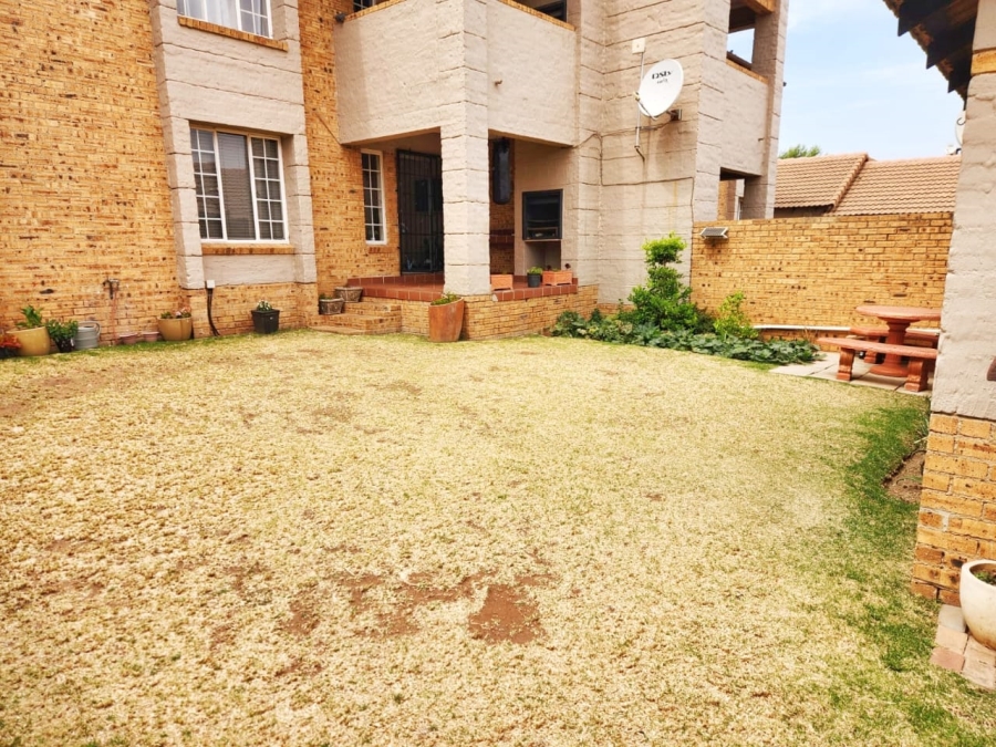 To Let 3 Bedroom Property for Rent in Noordwyk Gauteng