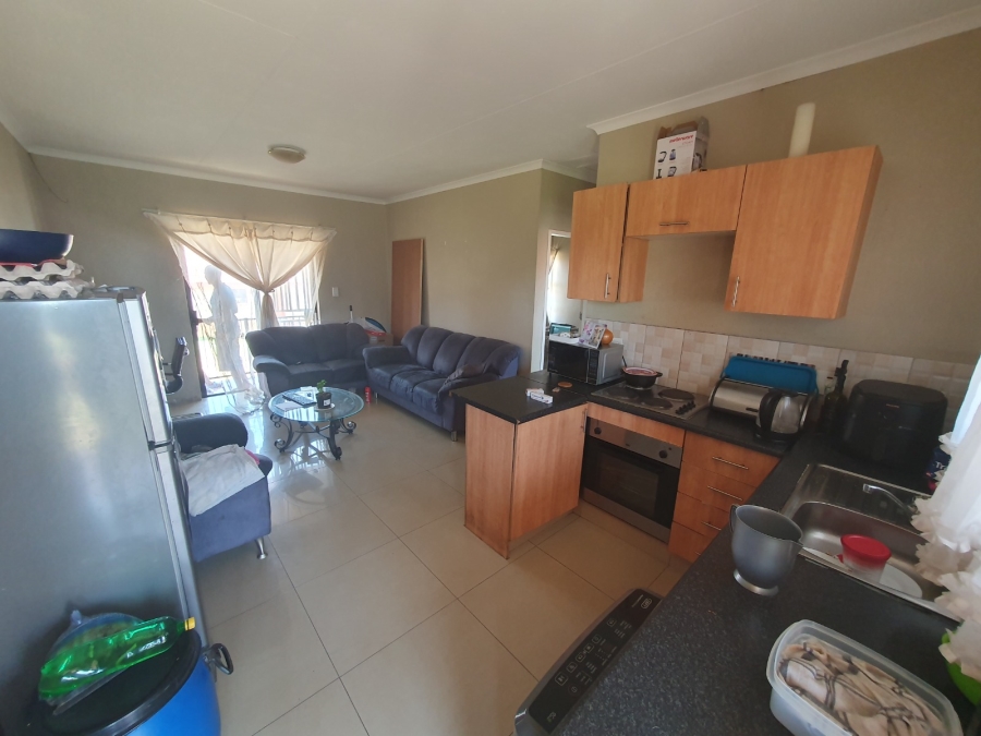 2 Bedroom Property for Sale in Lindhaven Gauteng