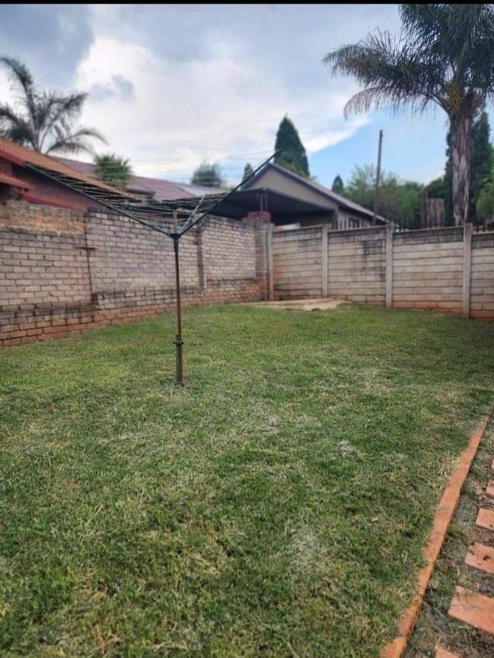 To Let 2 Bedroom Property for Rent in Roodekrans Gauteng