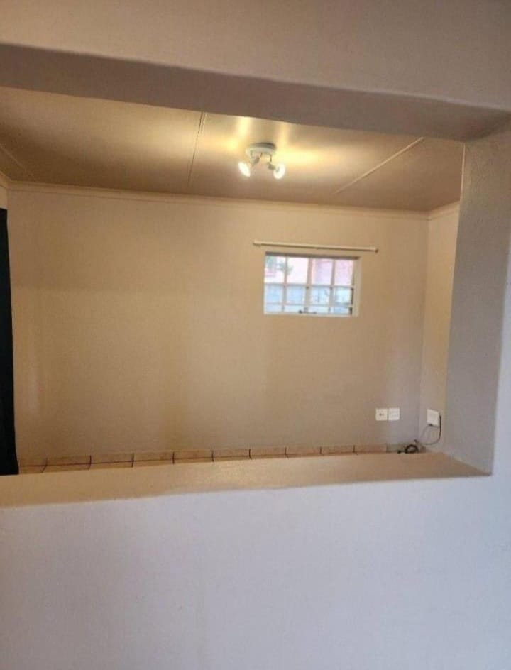 To Let 2 Bedroom Property for Rent in Roodekrans Gauteng